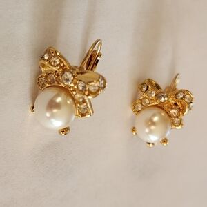 ELEGANT GOLD TONE FAUX PEARL AND RHINESTONE BOWS PIERCED EARRINGS